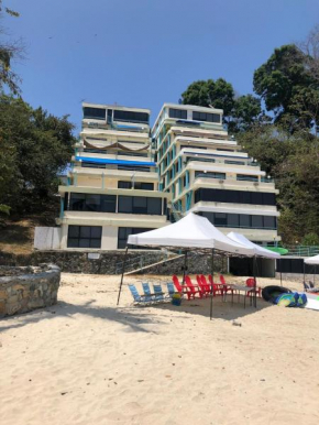 HERMOSO APARTAMENTO ISLA CONTADORA FRENTE AL MAR